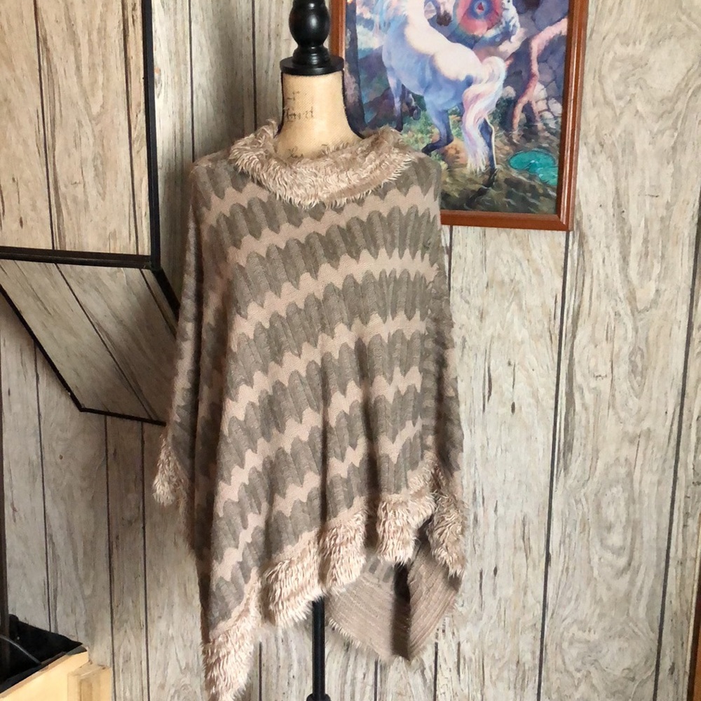Women’s poncho